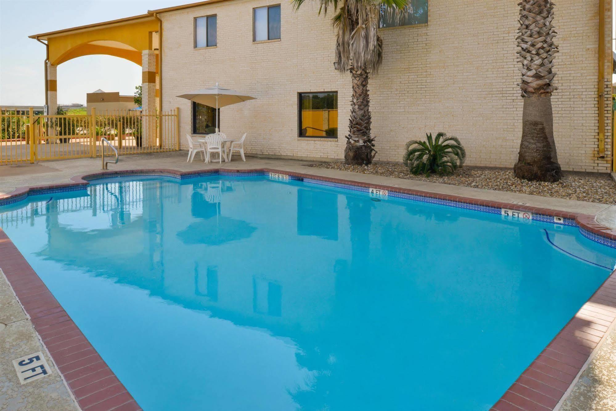 Americas Best Value Inn&Suites Waller/Prairie View Exterior foto